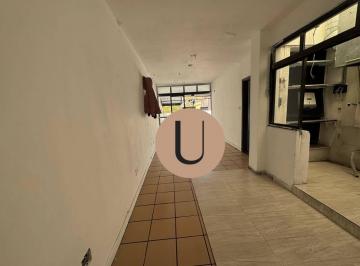 3f66cc86b981e87fdb87d32e1f982a13be39126d · Prédio em três pavimentos, em terreno retangular plano em Bela Vista, A área do terreno tem 149m², c