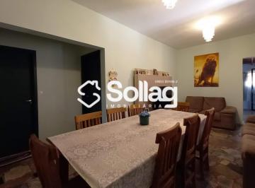 Casa · 220m² · 3 Quartos · 3 Vagas · Casa á venda no bairro Caixa D' Água em Vinhedo, interior de São Paulo.