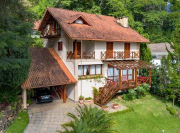 Casa · 310m² · 5 Quartos · 1 Vaga · Casa com 5 quartos em condomínio em Quebra Frascos, Teresópolis.