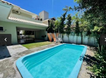 Casa · 338m² · 4 Quartos · 4 Vagas · CASA com 338m² à VENDA em JURERÊ!