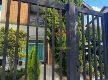 Casa · 470m² · 5 Quartos · 6 Vagas · Maravilhoso sobrado em bairro privilegiado
