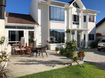 Casa · 265m² · 6 Quartos · 5 Vagas · Casa em Daniela - Florianópolis/SC