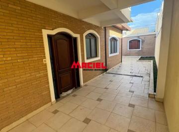 Casa · 411m² · 6 Quartos · 4 Vagas · Sobrado amplo com ponto comercial e garagem na região central de São José dos Campos