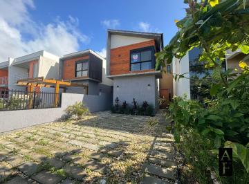 Casa · 143m² · 3 Quartos · Sobrado Diferenciado