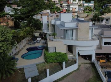 Casa · 220m² · 3 Quartos · Lindíssima Casa Alto Padrão