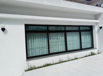 Casa · 253m² · 3 Quartos · 2 Vagas · Casa maravilhosa no melhor do Bosque da Saúde.
