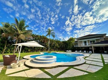 Casa · 700m² · 6 Quartos · 5 Vagas · Linda mansão de canal em cond. de luxo com aeroporto e praia, 6 suítes