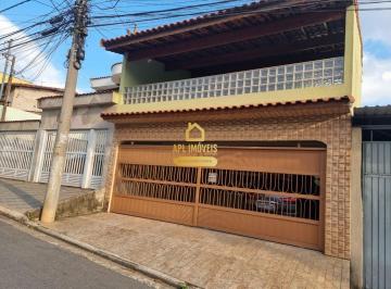 Casa · 295m² · 5 Quartos · 3 Vagas · EXCELENTE CASA À VENDA