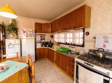 Comercial · 230m² · 4 Quartos · 5 Vagas · Prédio 230m² à venda por R$ 2.200.000,00 4(quatro) Dormitórios, Sendo 1(uma) Suíte - Canoas/RS