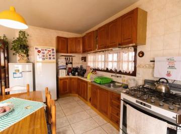 Comercial · 230m² · 4 Quartos · 5 Vagas · Prédio 230m² à venda por R$ 2.200.000,00 4(quatro) Dormitórios, Sendo 1(uma) Suíte - Canoas/RS
