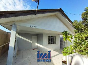 22778960_4.jpg · Casa com 3 quartos próximo ao centro.