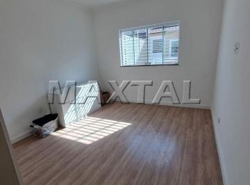 Casa · 84m² · 2 Quartos · 1 Vaga · Sobrado com 84m², 2 dormitórios, 2 banheiros, 1 vaga e área de serviço. Em Santa Terezinha
