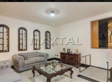 Casa · 290m² · 5 Quartos · 4 Vagas · Sobrado 290m² para alugar Zona Norte de área útil, 5 quartos, 2 suítes, 4 vagas, com piscina.