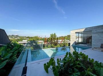 5603f8f2fd13b68bb2f98aad2bb3ecda633f75e8 · Casa à venda assinada pelo arquiteto Fernando Poles | 4 suítes | Piscina | Área Gourmet | Condomínio