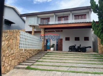 Casa · 371m² · 4 Quartos · 4 Vagas · Casa de 04 quartos(sendo 04 suítes) á venda no condomínio Coleginho