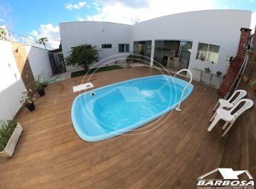 Casa · 250m² · 3 Quartos · 2 Vagas · Casa de 3 quartos com piscina para venda em Caldas Novas