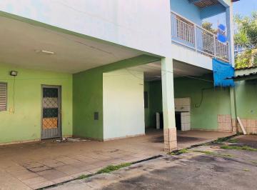 Casa de 5 quartos, Candangolândia · Casa sobrado de 5 quartos com 2 suítes, localização comercial em Candagolândia.