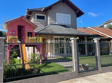 Casa · 229m² · 3 Quartos · 2 Vagas · Casa no bairro Avenida Central