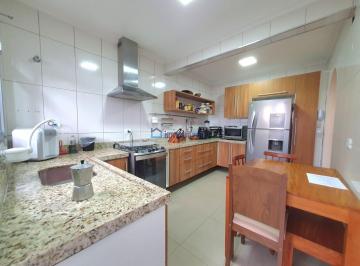 Casa · 80m² · 3 Quartos · 2 Vagas · Sobrado em condomínio fechado, 3 dormitórios sendo 1 suíte, 2 vagas e depósito privativo!