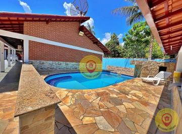 Casa · 212m² · 4 Quartos · 3 Vagas · Casa Espaçosa em Localização Tranquila – Rua Sem Saída e Contato com a Natureza