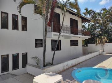 01 · Casa Residencial de 6 dorms no bairro Centro