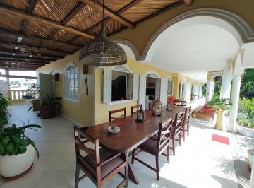 Casa de 4 quartos, Santa Cruz Cabrália · Casa de frente para o mar em Santa Cruz Cabrália, Bahia.