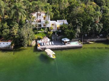 Casa · 300m² · 3 Quartos · Linda casa Grega em ilha paradisíaca, com piscina, deck, heliponto