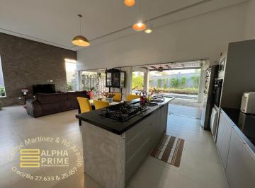 Casa de 3 quartos, Camaçari · Casa a venda em Alphaville Litoral Norte 1, com 3 suítes.