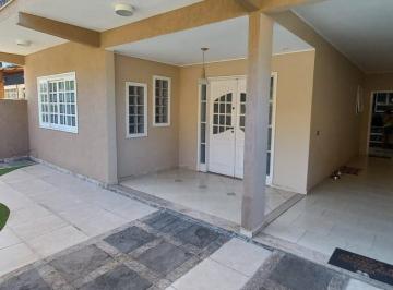 Casa · 300m² · 3 Quartos · 1 Vaga · Excelente residência em rua fechada no Barro Vermelho