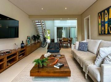 Casa · 234m² · 3 Quartos · 3 Vagas · Casa À VENDA no Condomínio Jequiti Residence em Guarujá.