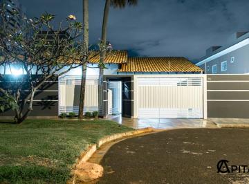 Casa · 163m² · 3 Quartos · 2 Vagas · Belíssima casa com localização excelente!