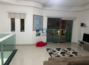 Casa · 127m² · 3 Quartos · Sobreposta Alta com 3 dormitórios (sendo 1 suíte).