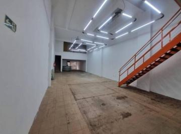 Comercial · 300m² · 14 Vagas · Loja Comercial para Locação no Centro de Santos-SP: 300m², 3 Banheiros - Imperdível!