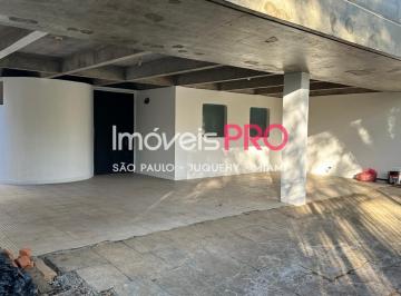 Casa · 399m² · 3 Quartos · 4 Vagas · De frente a uma linda praça, totalmente reformada