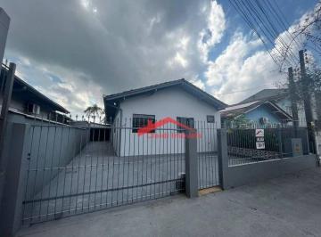 d4dbbb8b9f3fd5a2d8727d59ac4c1a2309cfef82 · Casa com 3 dormitórios para alugar, 125 m² por R$ 2.606,49/mês - Floresta - Joinville/SC