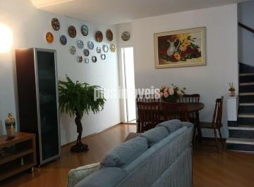 Casa · 93m² · 2 Quartos · 1 Vaga · Excelente localização, no miolo do bairro