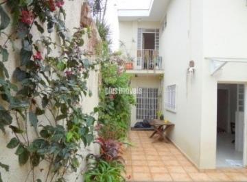 Casa · 240m² · 3 Quartos · 2 Vagas · Sobrado bem localizado