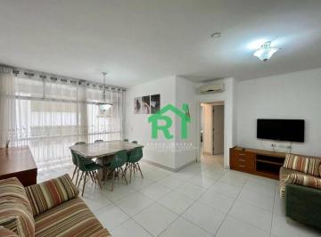 Sala · Apartamento à beira mar com 2 quartos (1 suíte), 1 vaga à venda em Pitangueiras, Guarujá