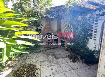 Casa · 131m² · 2 Quartos · 2 Vagas · Raridade casa térrea em rua fechada com área externa