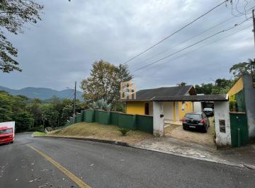 Casa · 170m² · 2 Quartos · 3 Vagas · Seu Refúgio em Meio à Cidade: 1.600 m2 de terreno - Casa à Venda no Bairro Itoupava Central