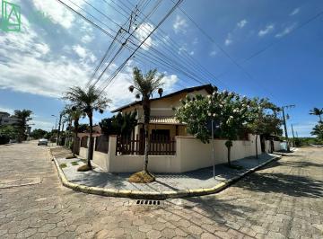 Casa · 250m² · 2 Quartos · 2 Vagas · Casa à venda com 03 dormitórios, ampla área de festas, CENTRO, PIÇARRAS - SC