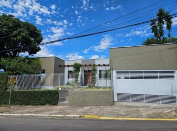 Casa · 190m² · 3 Quartos · 2 Vagas · Casa de esquina em ótima localização