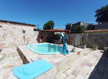 8b860ea2fb04c0a809963f6e5245e65699c27b7e · Casa de 200m² à venda, com 4 quartos (2 suítes), localizada em Bairro Novo, Olinda - Pernambuco.