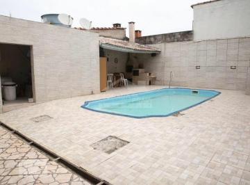 Casa · 235m² · 4 Quartos · 10 Vagas · Casa na Mirim, 4 suítes, quintal, churrasqueira, piscina,  Confira na Imobiliária em Praia Grande.