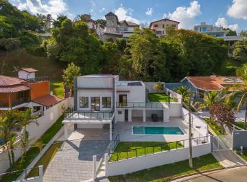Foto 01 · Linda casa no Condomínio Marambaia, com área gourmet e piscina aquecida.