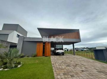 Casa · 230m² · 3 Quartos · 4 Vagas · Casa à venda - em Torres
