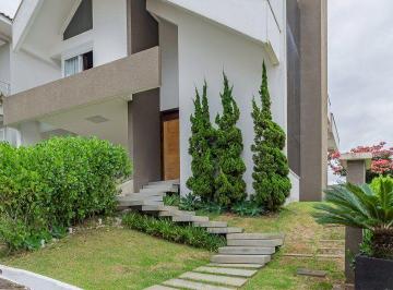 Casa · 420m² · 4 Quartos · 2 Vagas · Casa em condomíniio fechado cercado pela natureza sendo 04 dormitórios em Camboriú, SC