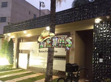 Casa · 247m² · 3 Quartos · 3 Vagas · CASA À VENDA COM 3 DORMITÓRIOS 1 SUÍTE E 3 VAGAS ZONA SUL