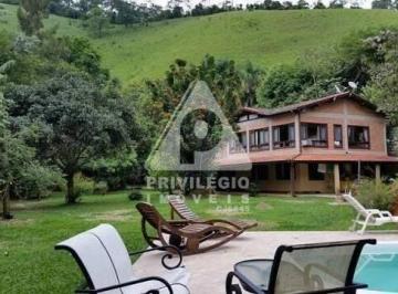 Casa · 3980m² · 6 Quartos · 1 Vaga · Casa à venda, 6 quartos, 3 suítes, 1 vaga, Penedo - Itatiaia/RJ