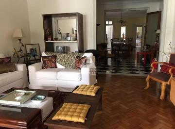 Apartamento · 228m² · 3 Quartos · 1 Vaga · Espaçoso Apartamento de 3 Quartos: Elegância e Conforto em Cada Detalhe!
